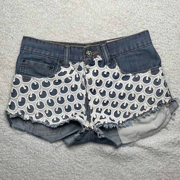 Levi’s 511 Jean Upcycled Cut-off Shorts Lace Urban Renewal Size Small - Picture 1 of 8